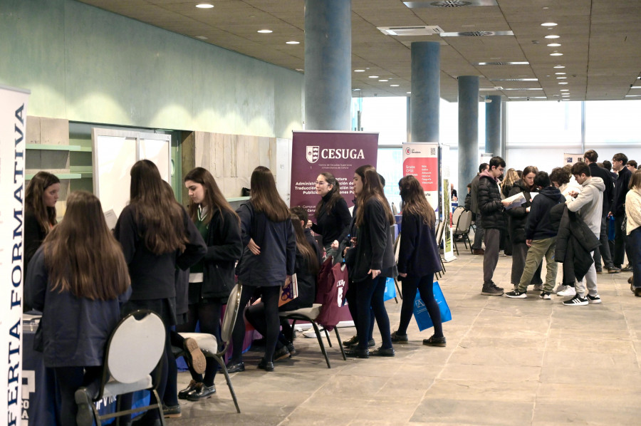 Los jóvenes coruñeses se plantean su futuro universitario en Unitour