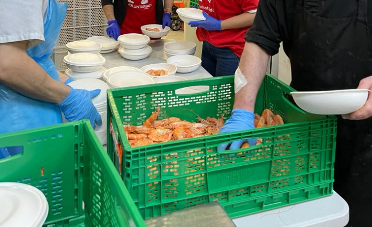 Coca-Cola y la Cocina Económica en A Coruña se unen para repartir 1.400 bolsas de comida por Navidad