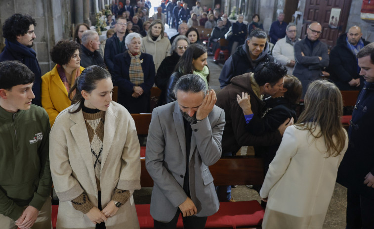 Emotivo funeral por los siete fallecidos en el accidente de Cerdedo hace un año