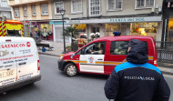 Retiran los primeros coches del parking de Os Mallos tras el incendio que calcinó cuatro vehículos