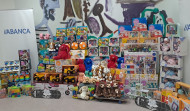 Abanca dona más de 900 juguetes a Cáritas en A Coruña