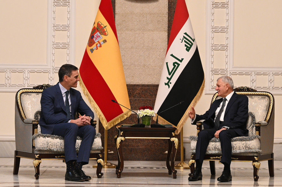 Sánchez rinde homenaje en Irak a los agentes del CNI asesinados hace veinte años