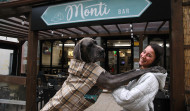 Reportaje | Los perros se van de tapas a O Burgo