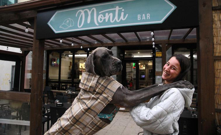 Reportaje | Los perros se van de tapas a O Burgo