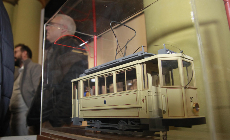 Reportaje | De mula a autobús: la Compañía de Tranvías celebra sus 120 años de servicio en A Coruña