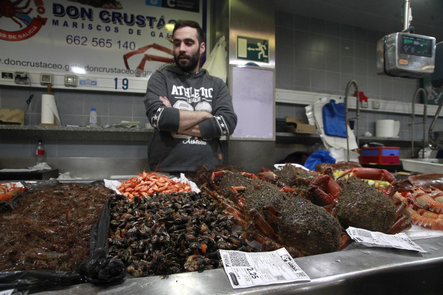 Subida generalizada  de precios en la plaza de Lugo, con el kilo de percebe y camarón a 200 euros