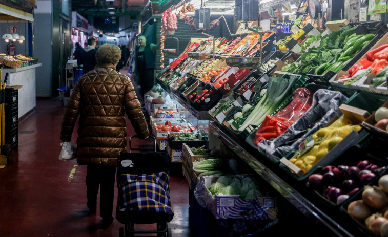 El 2024 comienza con una subida de las pensiones y con el IVA de los alimentos, luz  y gas aún rebajado