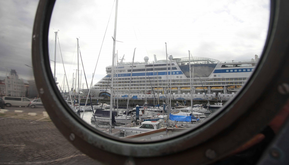 Crucero en el puerto coruñés a finales de 2023@ Quintana