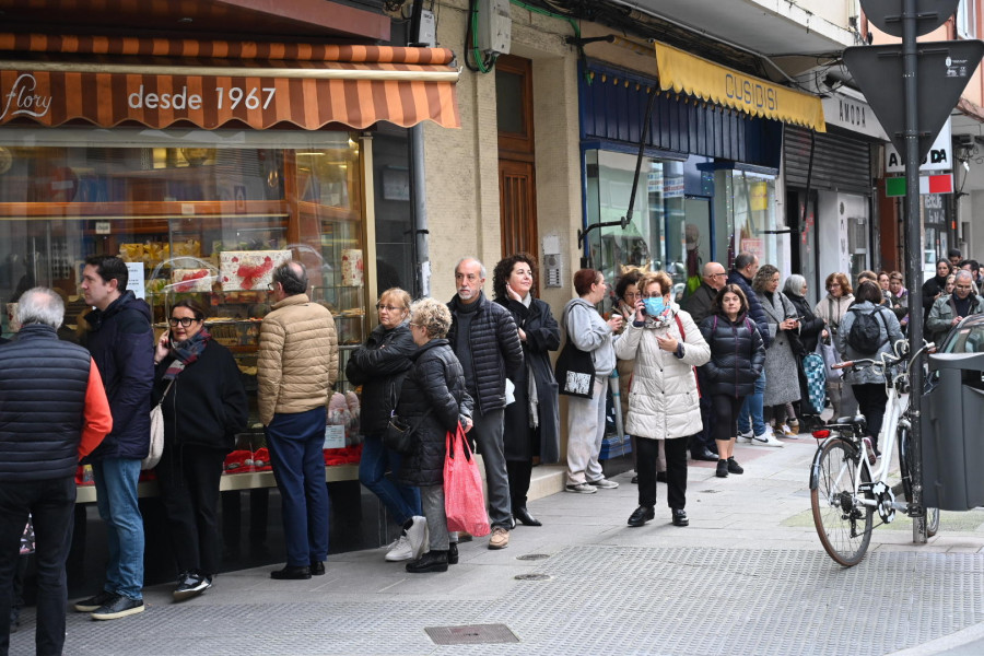 Las confiterías de A Coruña calientan motores para Reyes: ya hay colas para comprar roscón