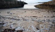 Los pellets de plástico llegan a arenales como O Portiño, Mera y Valcobo