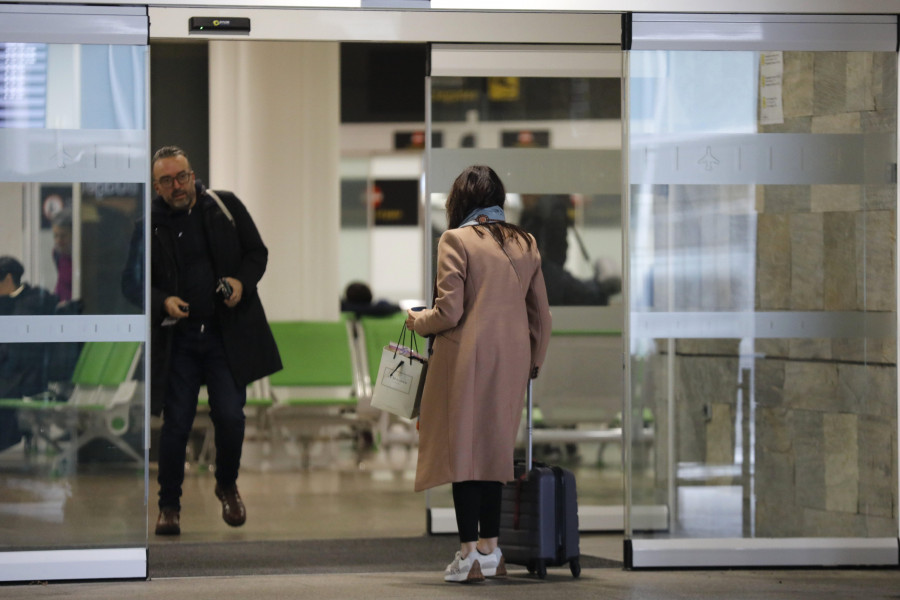 Detenido en Alvedro un ciudadano chino que quería viajar con un visado falsificado