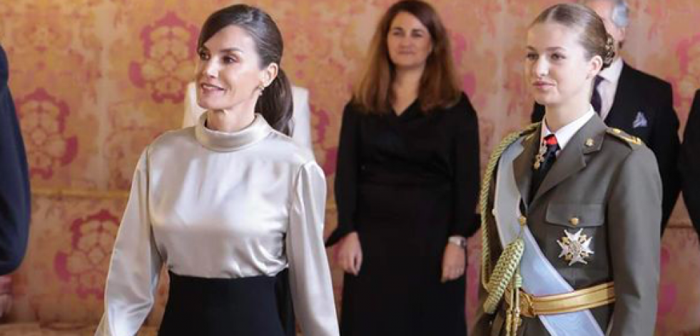 La Reina Letizia vuelve a confiar en la firma coruñesa Boüret