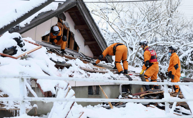 Unos 300 desaparecidos y 168 muertos en el terremoto de Japón una semana después