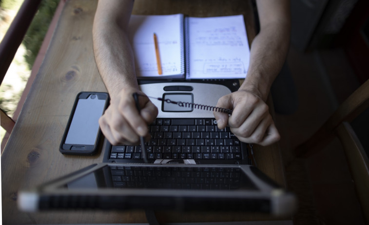 Los trabajadores en España van a la oficina tres días de media a la semana