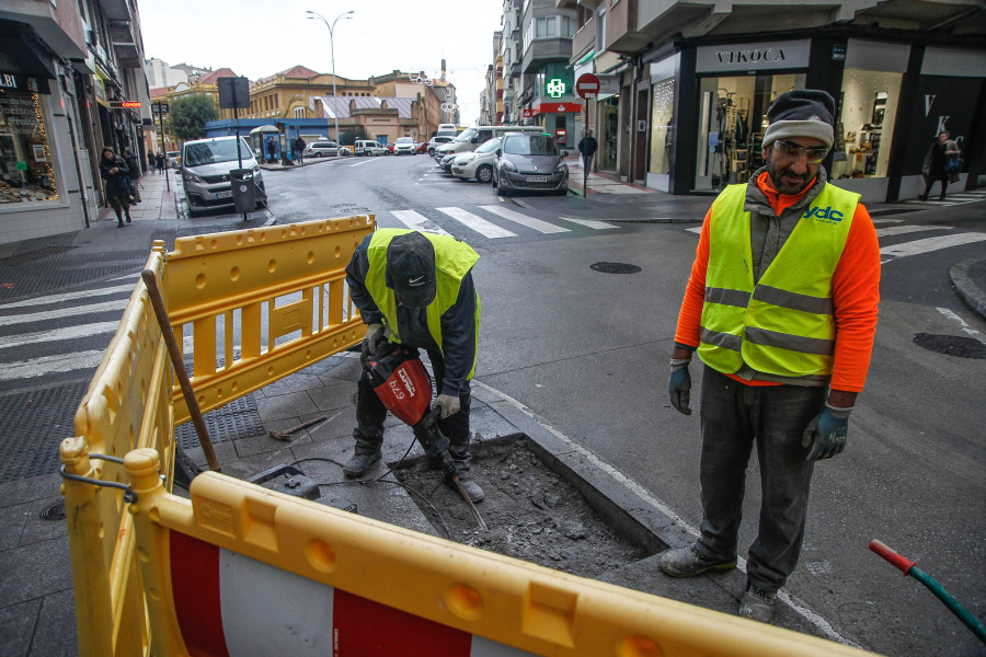 Un mes de corte de tráfico en la calle de la Torre por una avería en el alcantarillado
