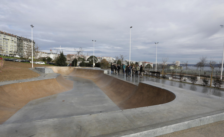 El nuevo skatepark de Eirís se llena de patinadores de otras ciudades gallegas