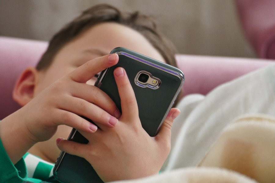 La ley de protección de menores obligará a que los nuevos dispositivos digitales lleven pin parental por defecto