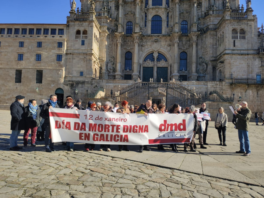 Una concentración en Santiago pide que el 12 de enero sea el Día da Morte Digna