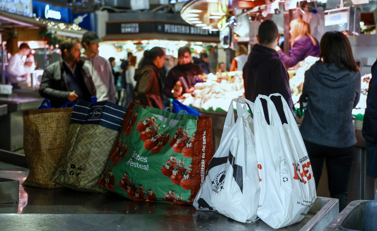 El gasto medio de los gallegos durante la pasada Navidad  bajó un 6%, hasta los 485 euros