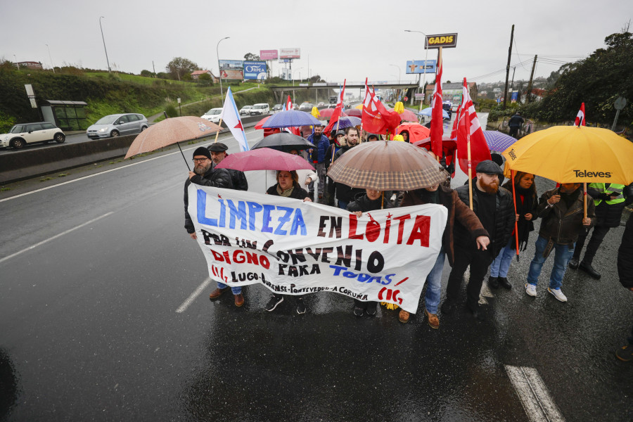 Las familias del Emilio González López critican las consecuencias de la huelga de limpieza en el colegio