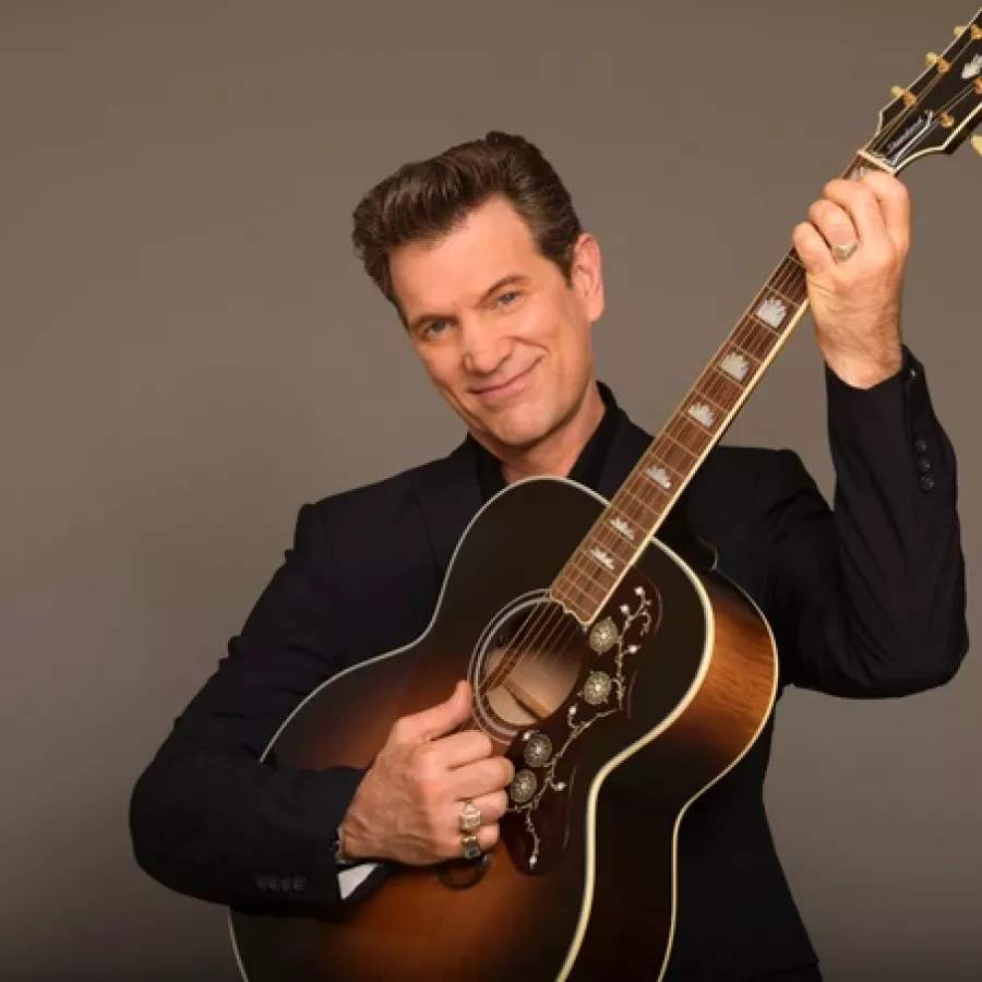 Chris Isaak regresa a A Coruña casi 31 años después del Concierto de los Mil Años