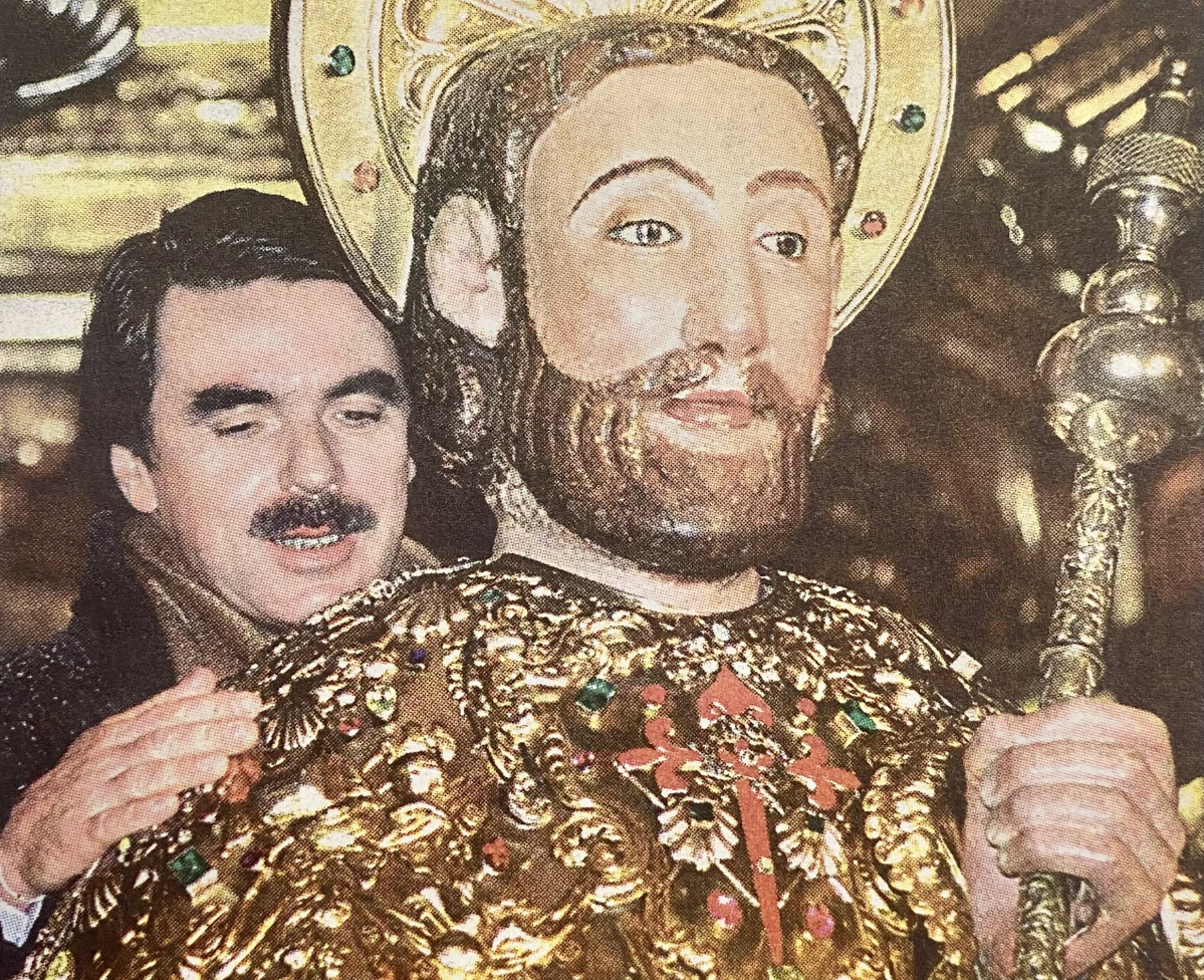 Aznar abraza al Apostol 1999
