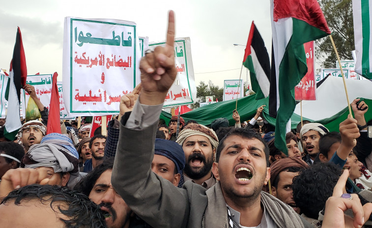Los rebeldes hutíes de Yemen reivindican un ataque contra un buque estadounidense en el golfo de Adén
