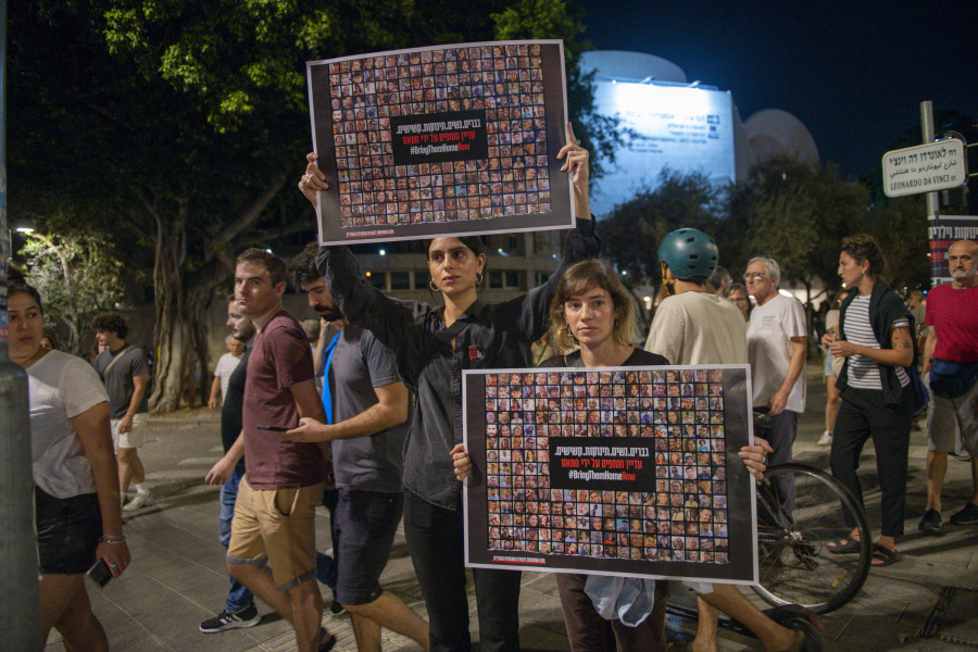 Las familias de los rehenes de Hamas montan un campamento ante la casa de Netanyahu