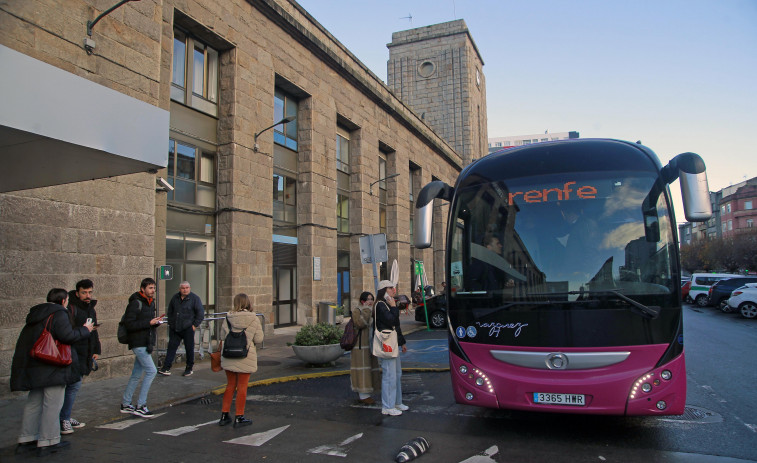 Una avería en el tren de A Coruña a Santiago obliga a Renfe a fletar un autobús