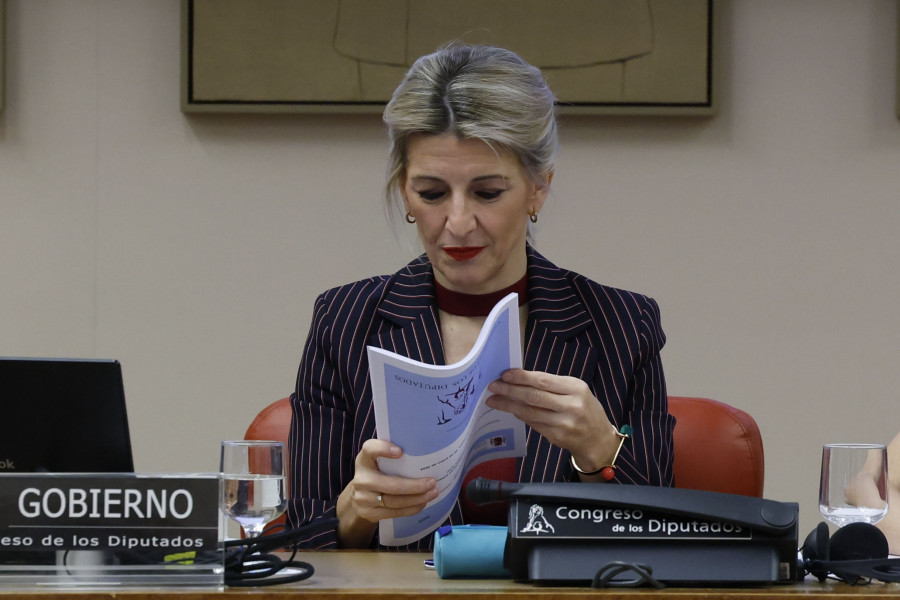 Díaz advierte de  que seguirá adelante con la reducción de la jornada laboral aunque la patronal no se sume