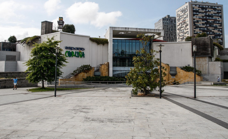 Espacio Coruña reforma sus accesos peatonales