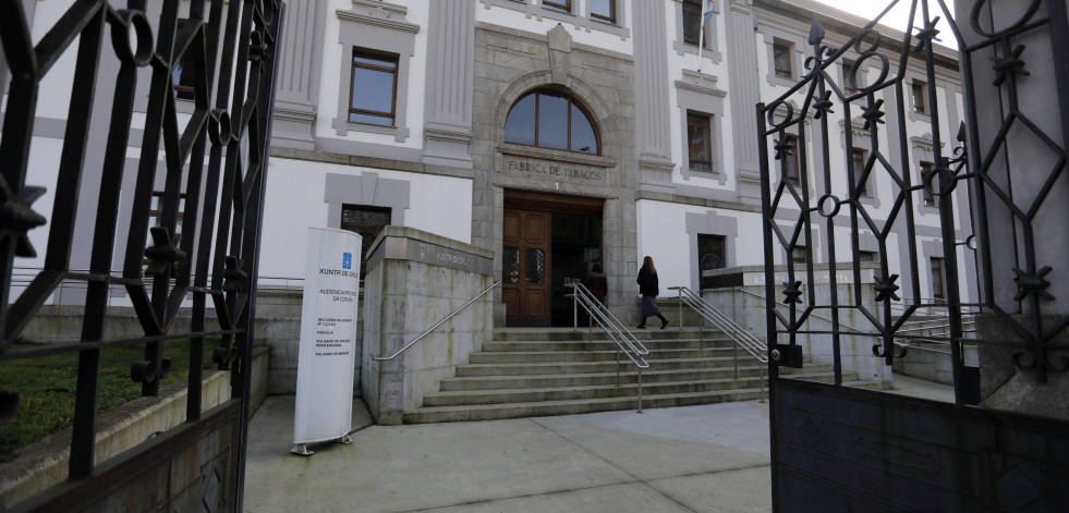 Acepta más de un año de cárcel por amenazar con una navaja y llamar 