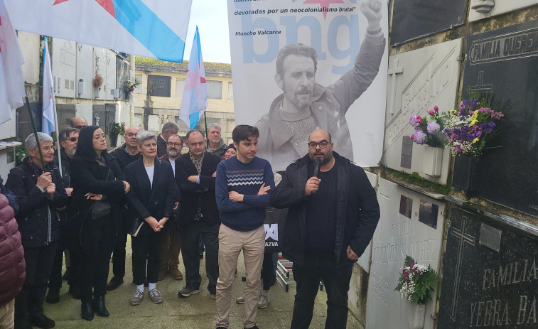 El BNG homenajea en San Amaro a Moncho Valcarce, el cura das Encrobas