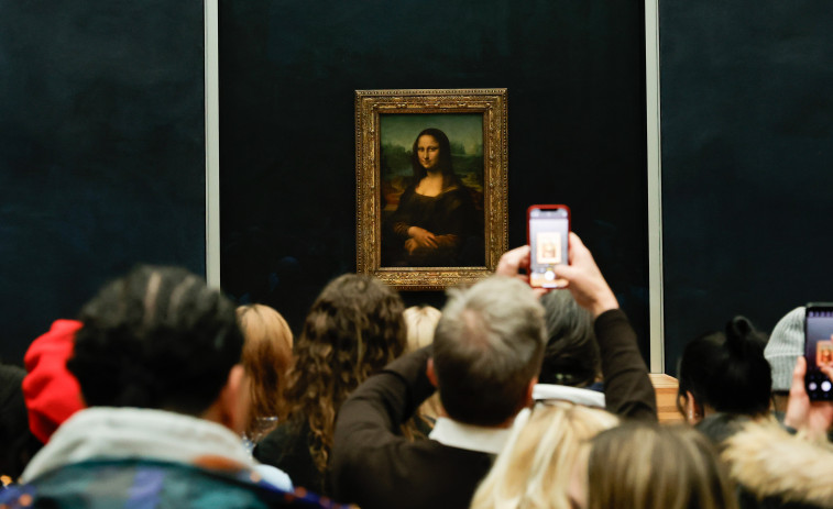 Dos activistas climáticas echan sopa sobre el cuadro de la Mona Lisa