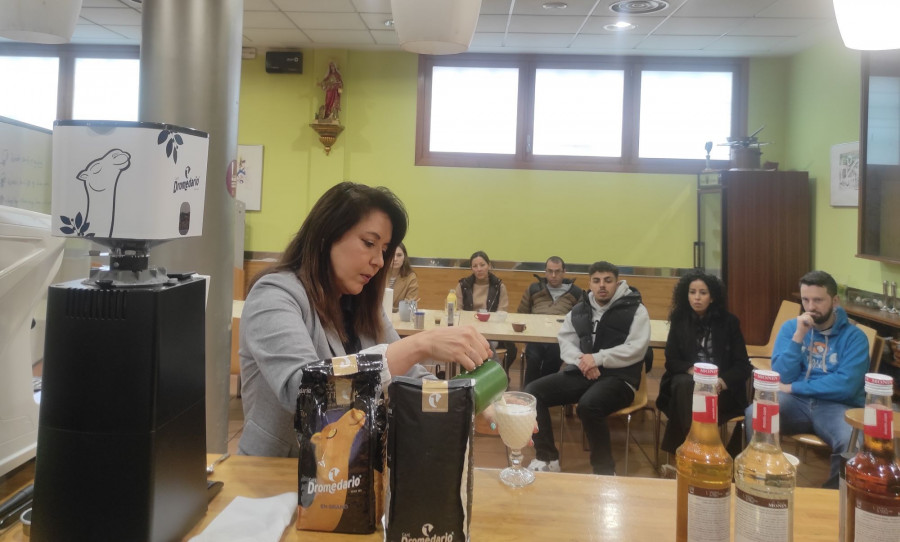 A dúas veces campioa de España de latte imparte un Curso de Barista en Hostalería Compostela