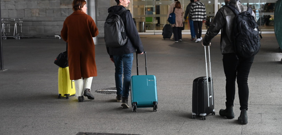 Viajeros frecuentes se quejan del exceso de los controles aleatorios aeropuerto de Alvedro