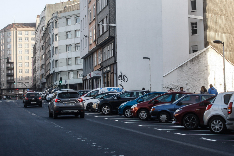 La avenida de Oza se reordena en batería y gana once plazas de aparcamiento