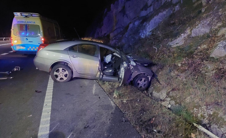 Fallece un hombre de 47 años en una colisión frontal entre dos vehículos en Pantón