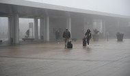 La densa niebla obliga a desviar cinco vuelos en el aeropuerto de A Coruña