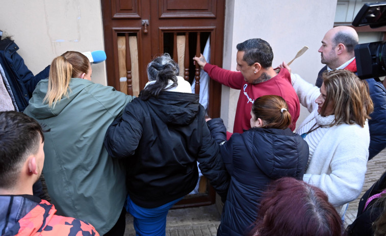 Monte Alto, en A Coruña, vive horas de tensión: los okupas se van de un narcopiso ante la presión vecinal