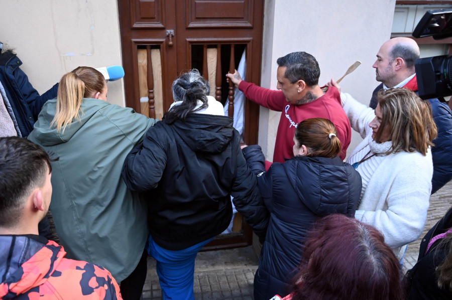 Monte Alto, en A Coruña, vive horas de tensión: los okupas se van de un narcopiso ante la presión vecinal