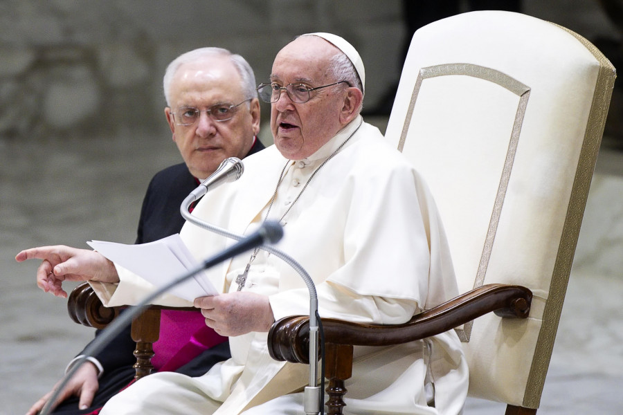 El papa llama a "desmaculinizar" la Iglesia: "No hemos escuchado suficientemente la voz de las mujeres"