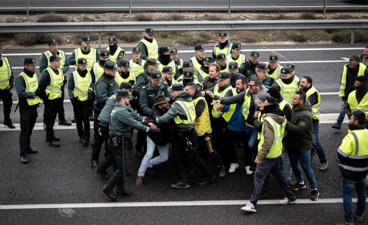 Los agricultores colapsan el tráfico en su cuarto día de protesta y llaman a tomar Madrid