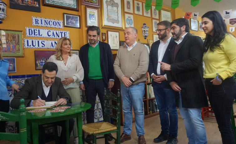 El presidente andaluz visita la Casa de Andalucía de A Coruña