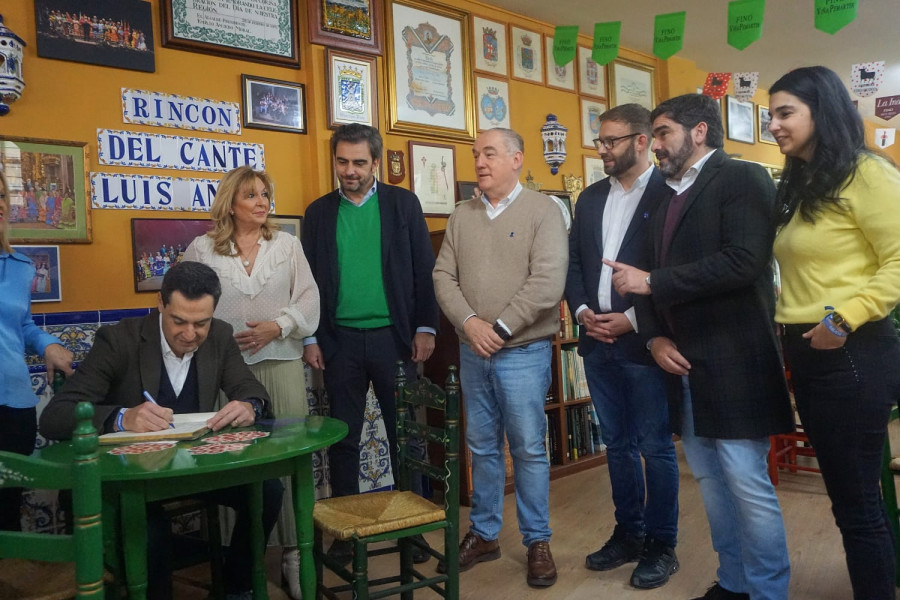 El presidente andaluz visita la Casa de Andalucía de A Coruña