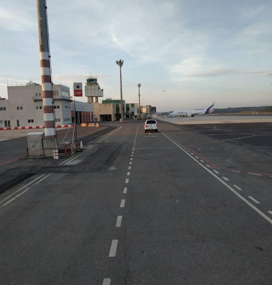 El temporal obliga a dos aviones a desviarse a Santiago