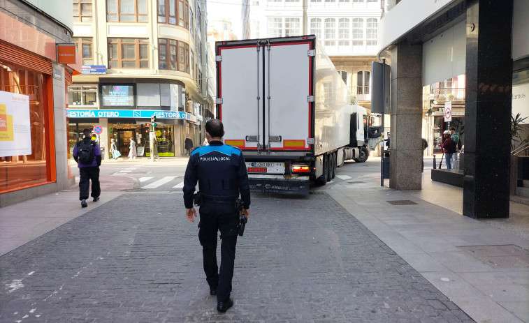 Arrestado al acudir con un martillo a una tienda del centro de A Coruña tras haber discutido con el dueño