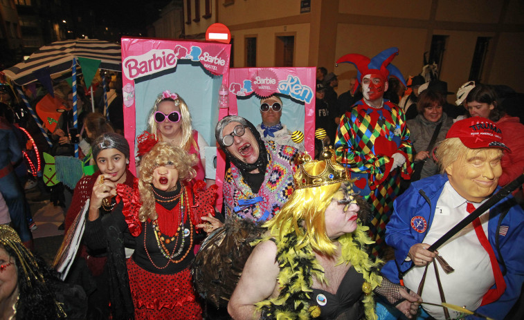 El carnaval coruñés vuelve a triunfar entre choqueiros y una alcaldesa ‘jabalí’