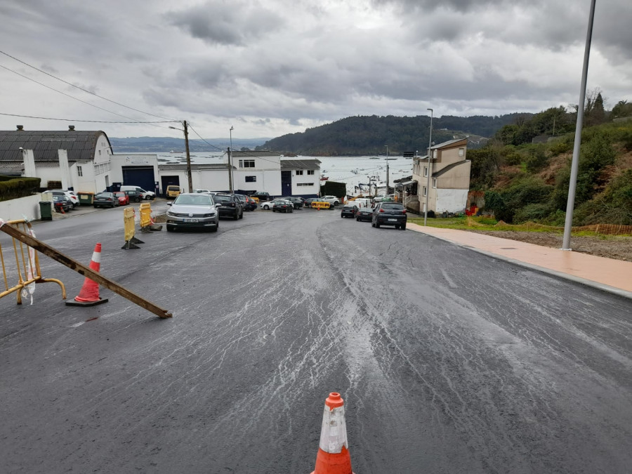 Los coches ‘okupan’ ya el futuro aparcamiento del puerto de Lorbé