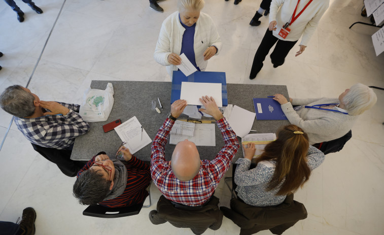 La participación en la jornada electoral en Galicia superó el 67%